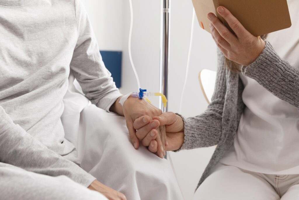 pacientes-hablando-en-el-hospital